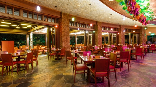 The indoor dining area at Makahiki � The Bounty of the Islands