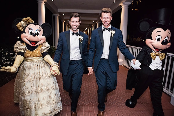 This Couple Had Minnie & Mickey at Their Wedding Instead of Food